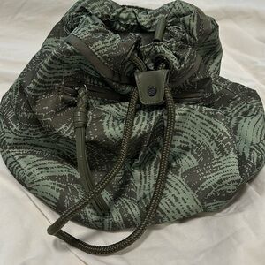 Lululemon diversity bag